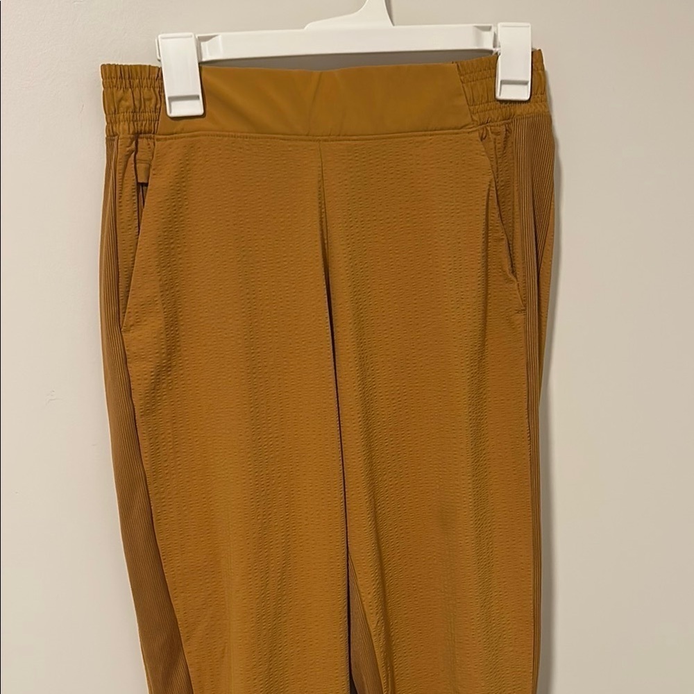 Athleta Textured Brooklyn Pant Jogger Yellow Travel Hiking Athletic Comfy Size 4